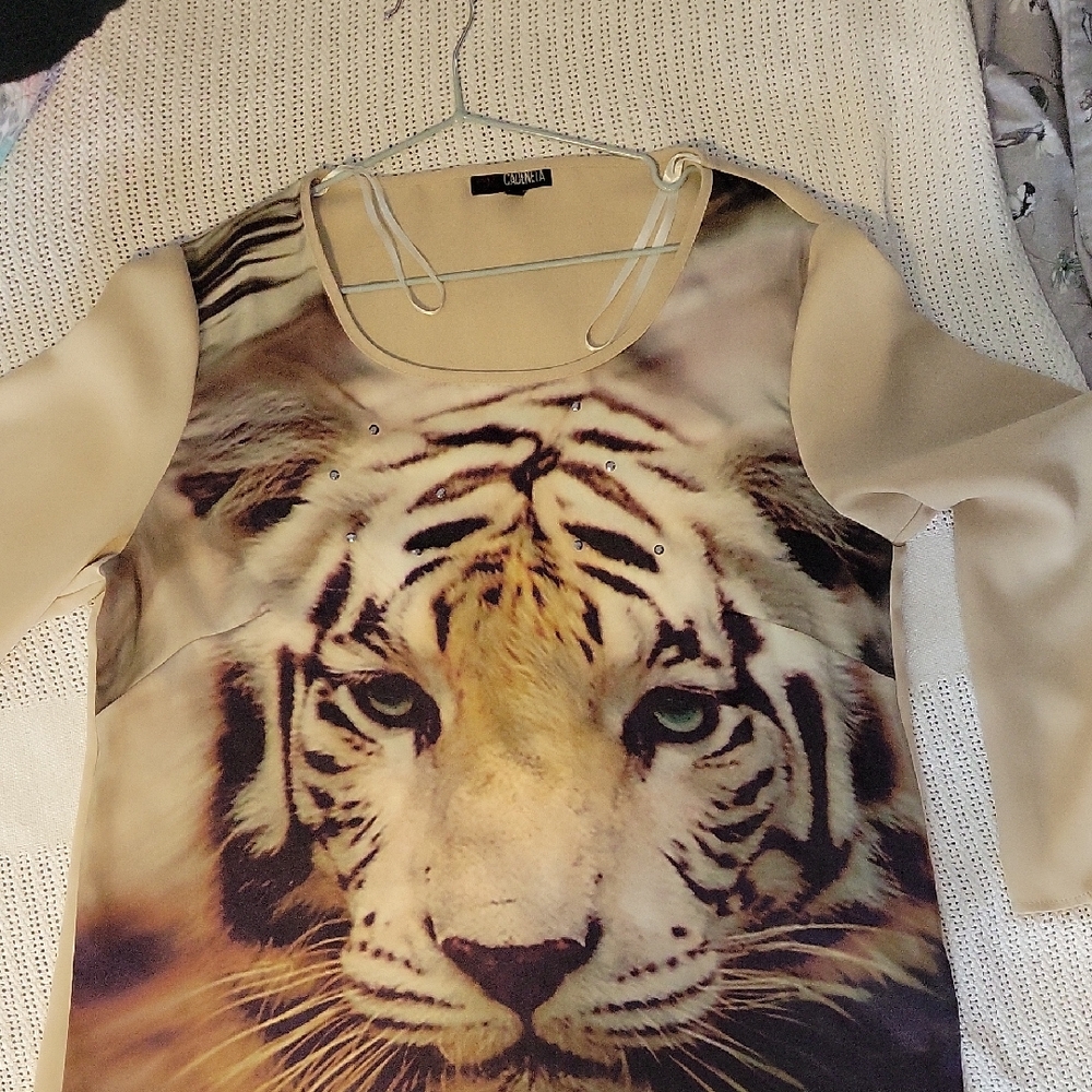 Cadena Beige Top with Bold Print